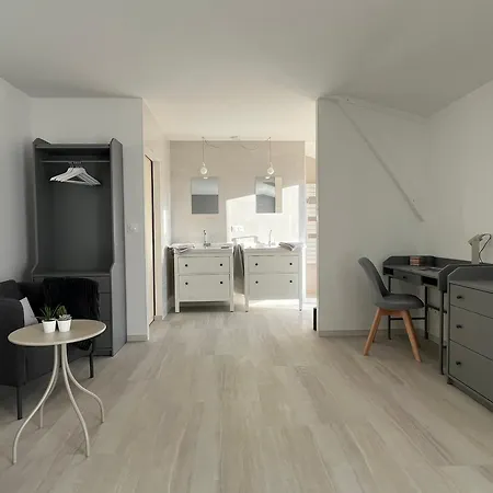 Lelotusnoir-perigord 3* Mazeyrolles